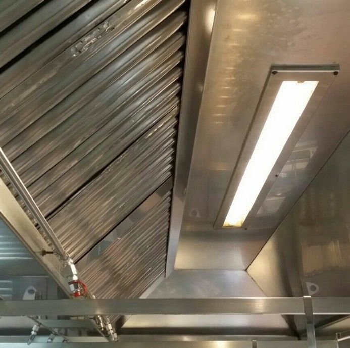 Limpieza de campana extractora industrial en Madrid